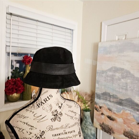 VTG Danier Genuine Suede Unisex Leather Bucket Style Hat. - Picture 9 of 15